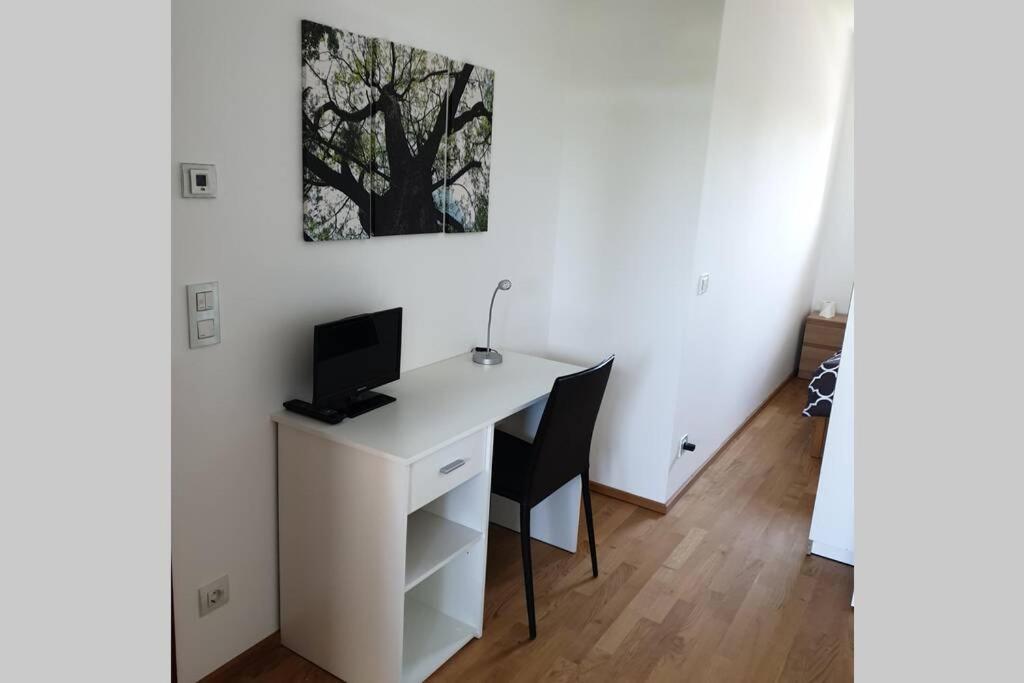 Comfy Plaza Apartment Aurolzmunster Exterior foto