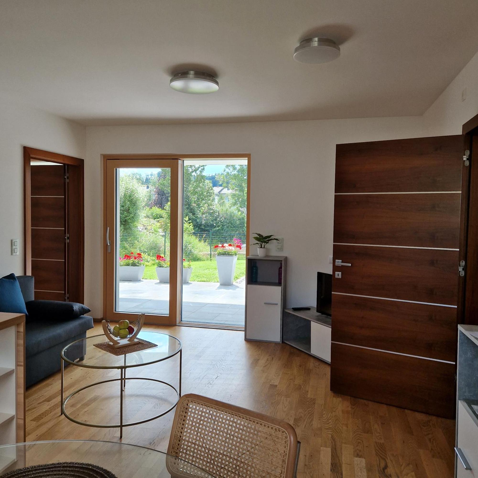 Comfy Plaza Apartment Aurolzmunster Exterior foto