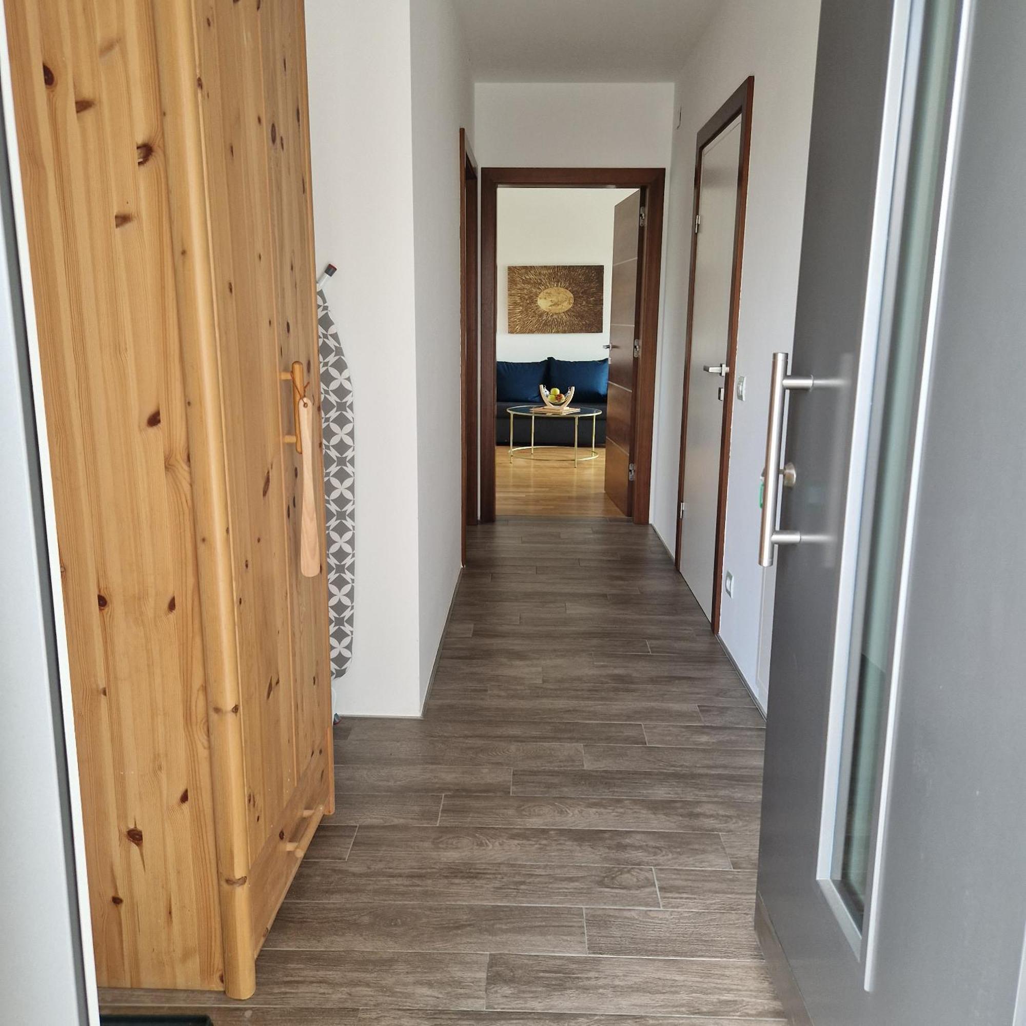Comfy Plaza Apartment Aurolzmunster Exterior foto